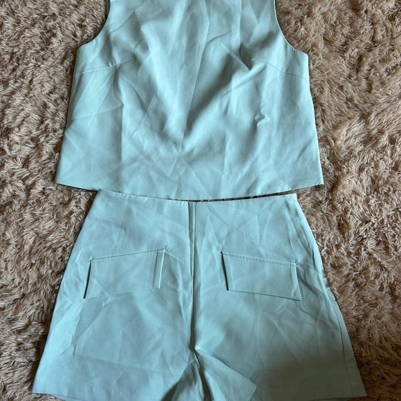 Minimalist pale light  green  Short Set‎ commense Size Medium NWT - Picture 4 of 7